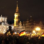Jiná tvář Německa, kterou “masmédia” neukazují: Reportáž z obrovského protestu proti imigrantům v Drážďanech