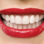 Aktivním uhlím k bělejším zubům