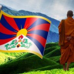 Je snad vyvěšování tibetské vlajky adorací sadistického otrokářského mučení?