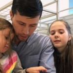 Křesťanský otec uprchl ze Švédska s dcerami strčenými do náhradní péče k muslimům a žádá o azyl v Polsku