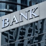 Banky buď bankrotují, anebo jsou před bankrotem – a jaksi to nikomu nevadí