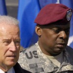 Pěkný trapas: Biden si nebyl v Pentagonu schopen vybavit jméno svého ministra obrany (videa)