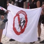 Stop černému rasismu, skandovali lidé v Hradci. Protestovali tak proti sérii útoků cikánských násilníků