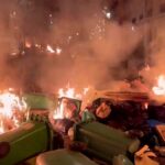 Protesty ve Francii se prý „vymkly kontrole“